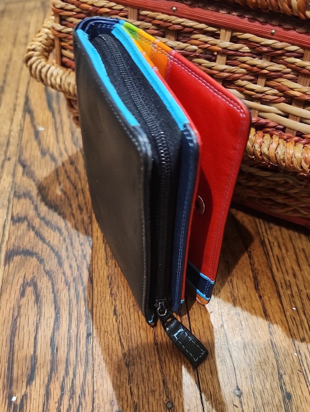 MYWALIT Leather Bi-fold Snap Wallet